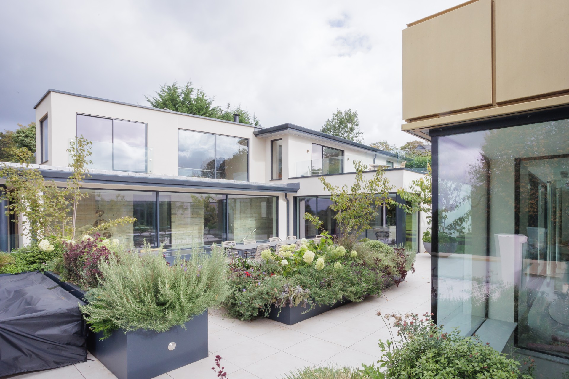 CE Stanley Road - Outside - top level 007